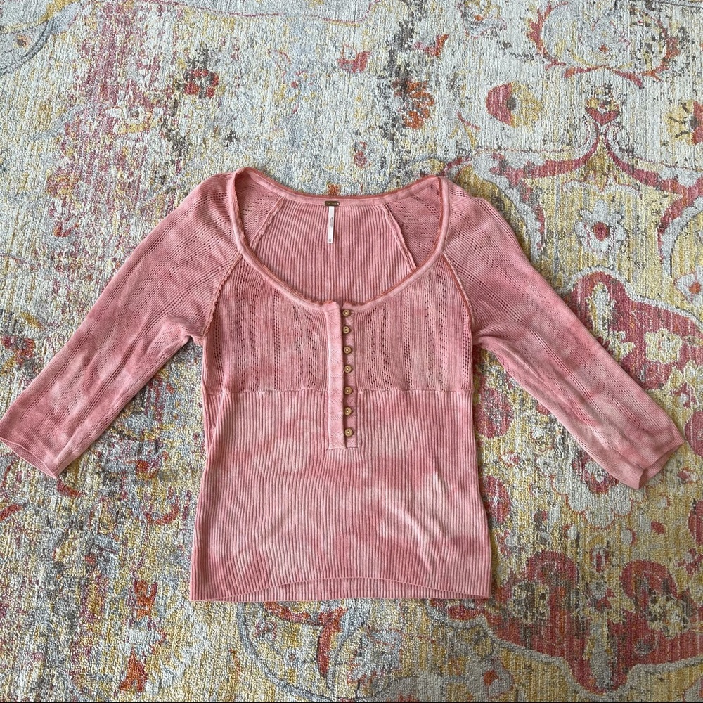 Free people Quarter sleeve top. Peach color